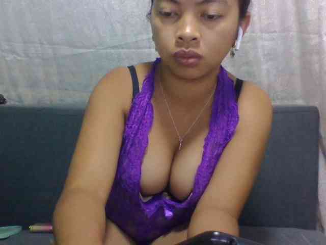 Naomi06 webcam