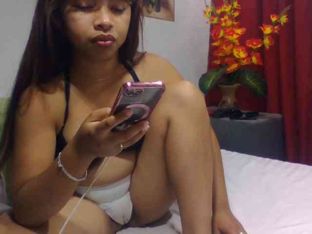 Naomi06 webcam