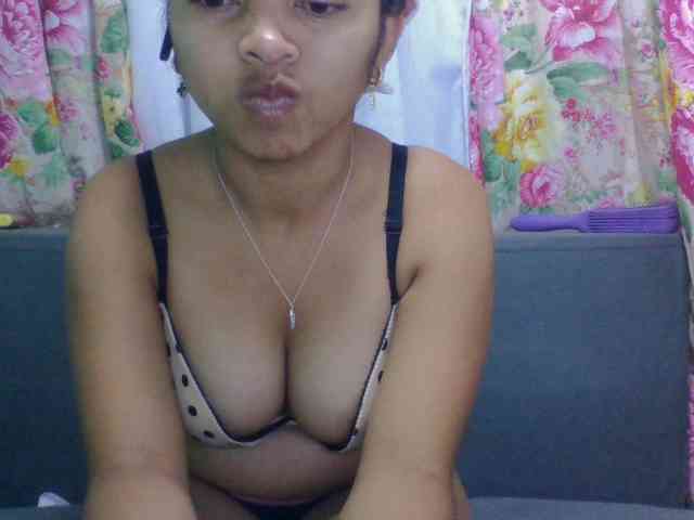 Naomi06 webcam