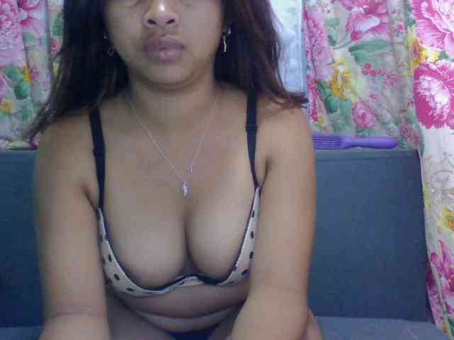 Naomi06 webcam