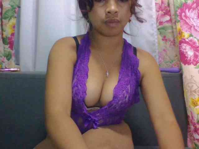 Naomi06 webcam