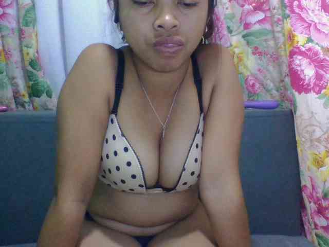 Naomi06 webcam