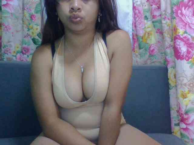 Naomi06 webcam