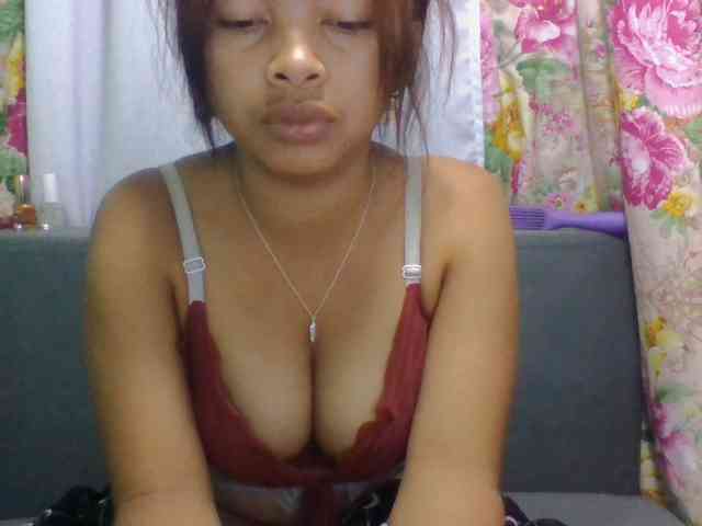 Naomi06 webcam