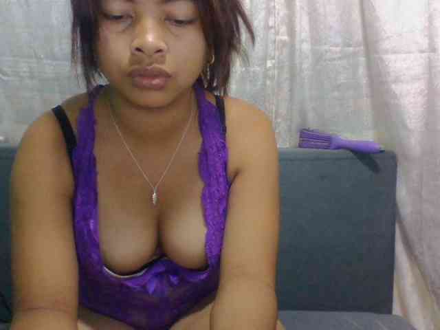 Naomi06 webcam