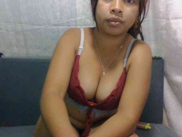 Naomi06 webcam