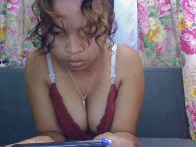 Naomi06 webcam