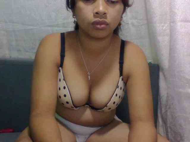 Naomi06 webcam