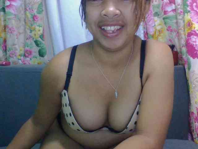Naomi06 webcam