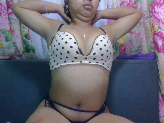 Naomi06 webcam