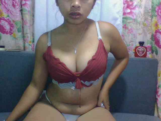 Naomi06 webcam