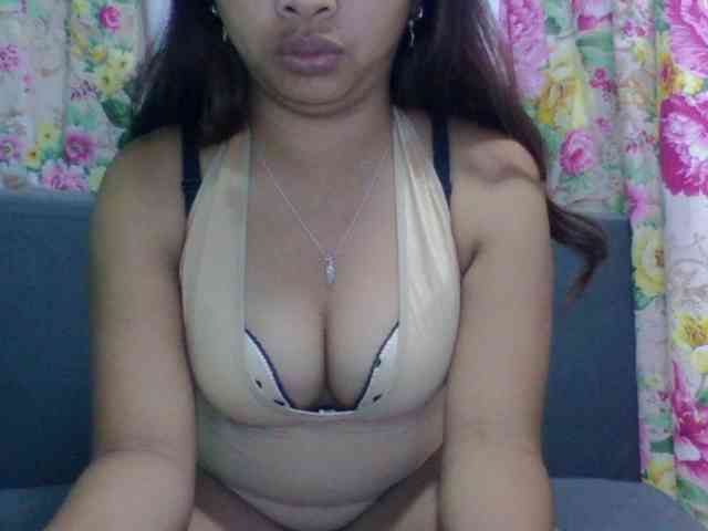 Naomi06 webcam