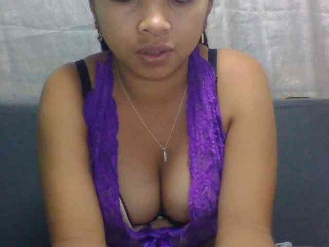 Naomi06 webcam