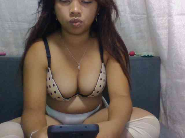 Naomi06 webcam