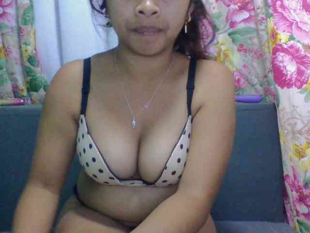 Naomi06 webcam