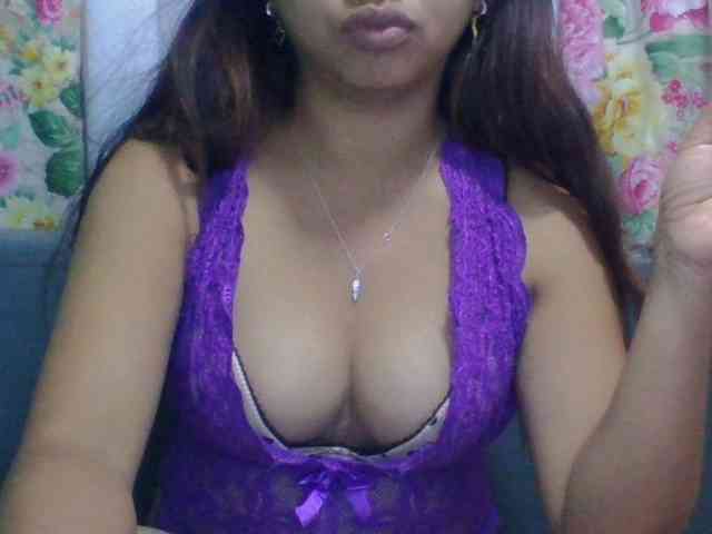 Naomi06 webcam