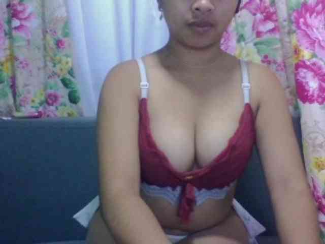 Naomi06 webcam