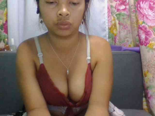 Naomi06 webcam