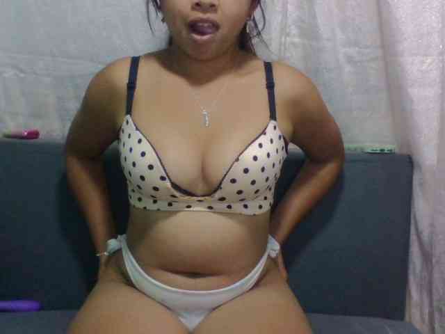 Naomi06 webcam