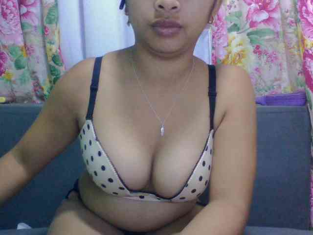 Naomi06 webcam