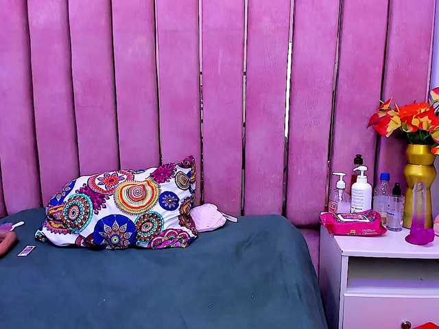 DulceeCherry's BongaCams show and profile