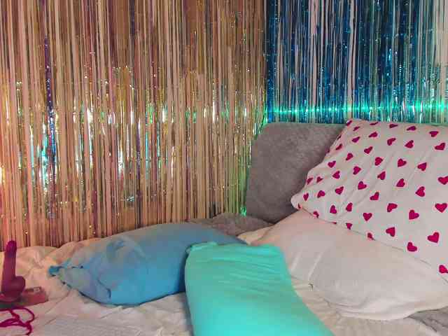 valerie-valerie webcam