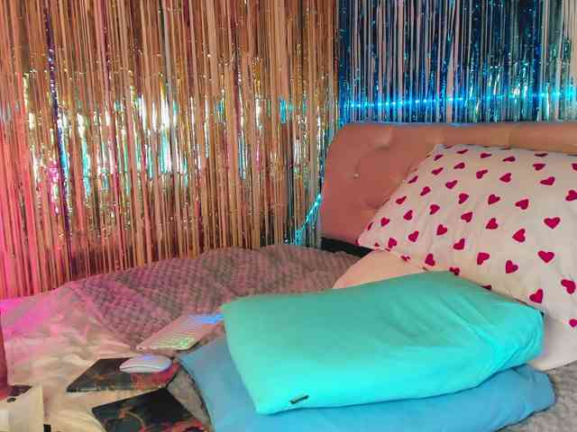 valerie-valerie webcam