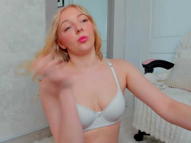 Sundy-Rose live cam on BongaCams