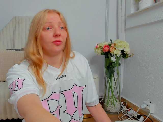 Sundy-Rose live cam on BongaCams