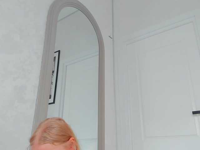Sundy-Rose live cam on BongaCams