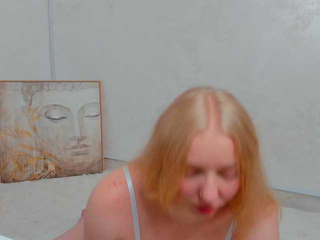 Sundy-Rose live cam on BongaCams