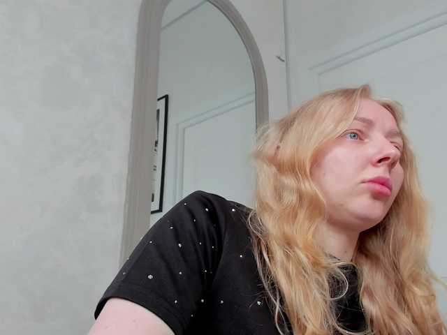 Sundy-Rose live cam on BongaCams