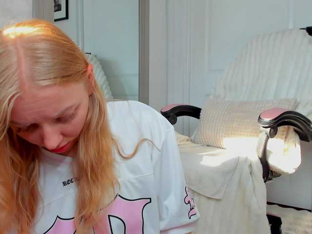 Sundy-Rose live cam on BongaCams
