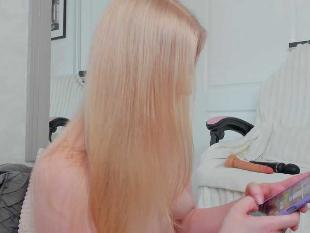 Sundy-Rose live cam on BongaCams