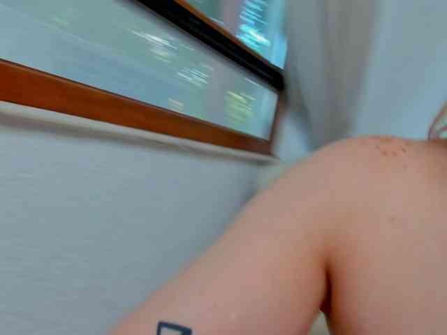 Model: Sundy-Rose