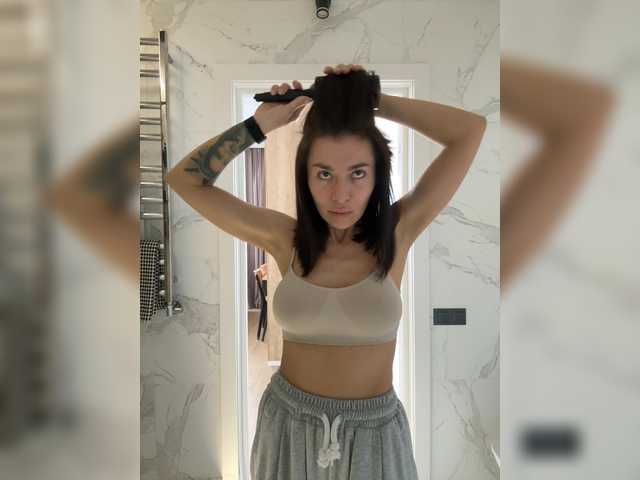 LunaDesire's BongaCams show and profile