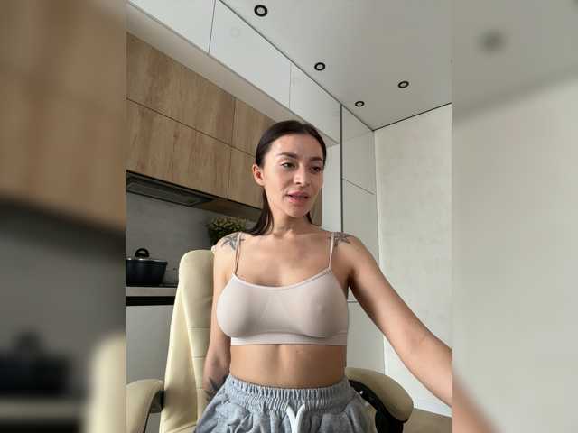 LunaDesire's BongaCams show and profile