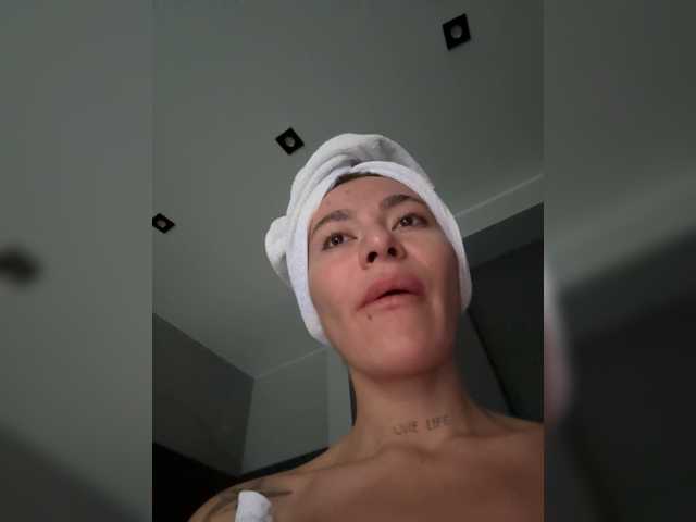 LunaDesire, en vivo ahora en BongaCams