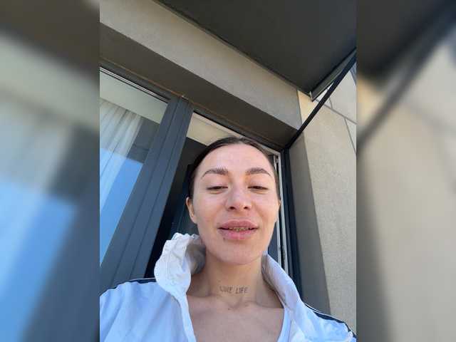 le modèle Lunadesire est en webcam porno dans un show sur le site bongacams, il possède les tags suivants: White/Caucasian,Brunette,Shaved