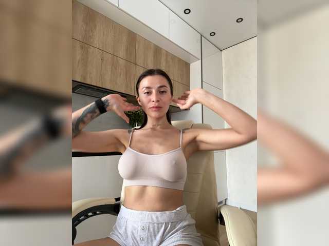 LunaDesire's BongaCams show and profile