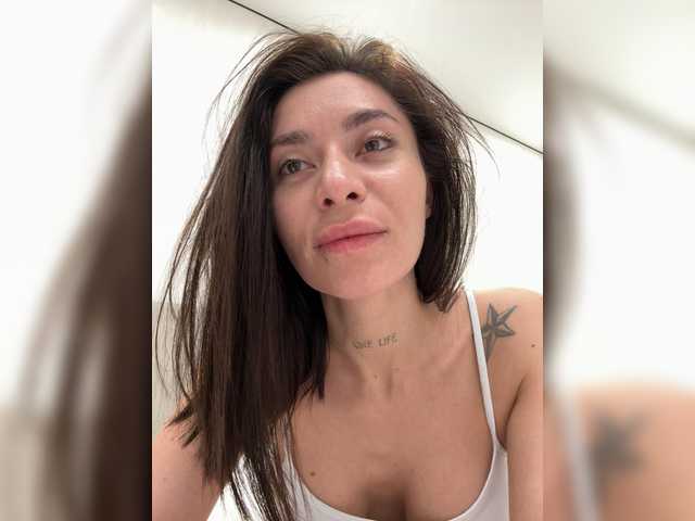 LunaDesire's BongaCams show and profile