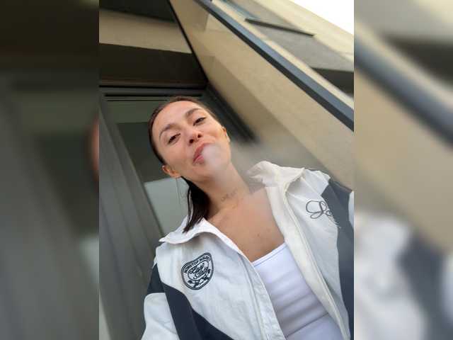 LunaDesire's BongaCams show and profile