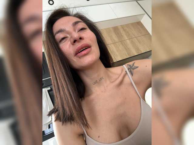 LunaDesire's BongaCams show and profile