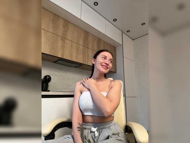 LunaDesire's BongaCams show and profile