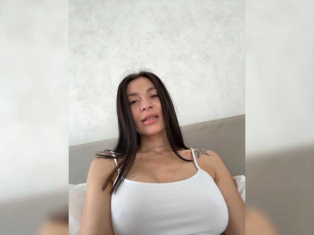 LunaDesire's BongaCams show and profile