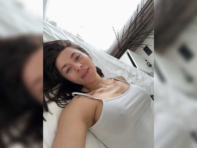 LunaDesire's BongaCams show and profile