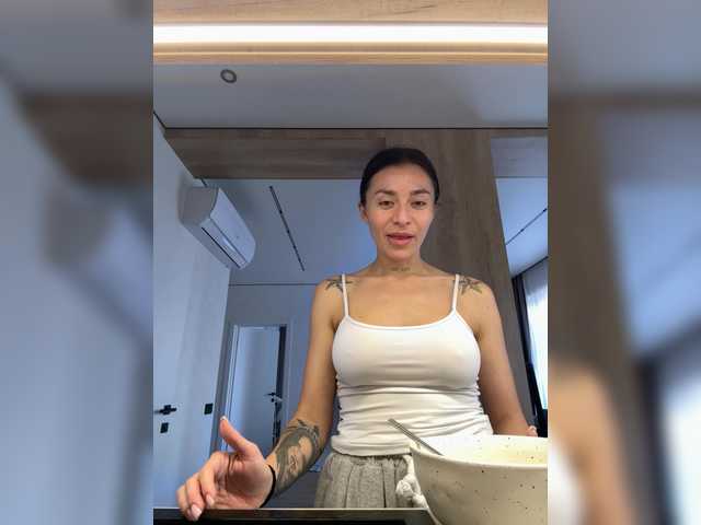 LunaDesire's BongaCams show and profile