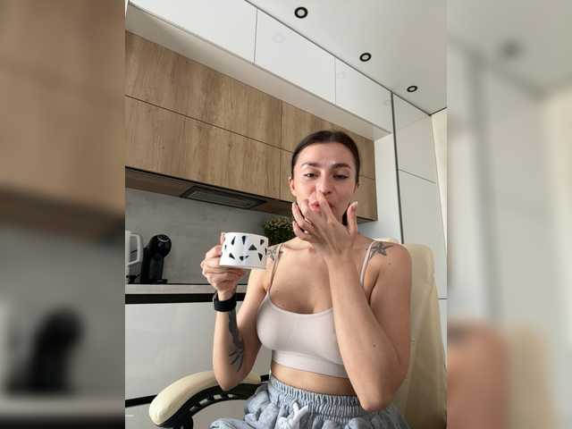 LunaDesire's BongaCams show and profile