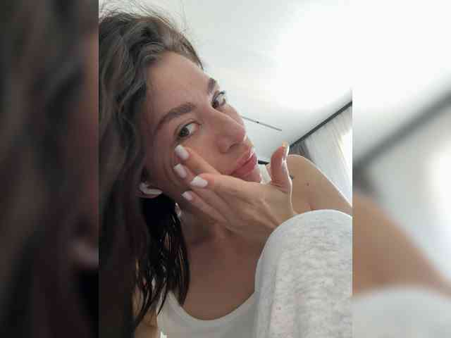 Este modelo está en vivo ahora. LunaDesire