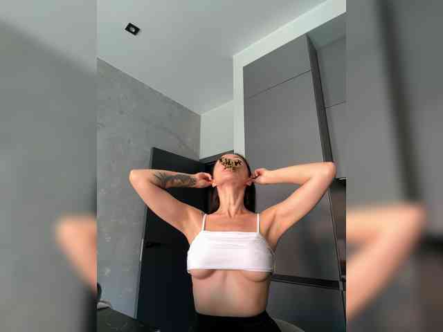 LunaDesire Sex Cam Show
